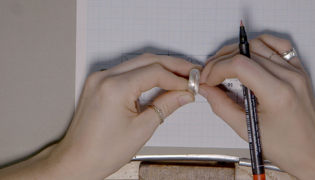 3.-Diseño-florentino-en-anillo-bombè-en-papel